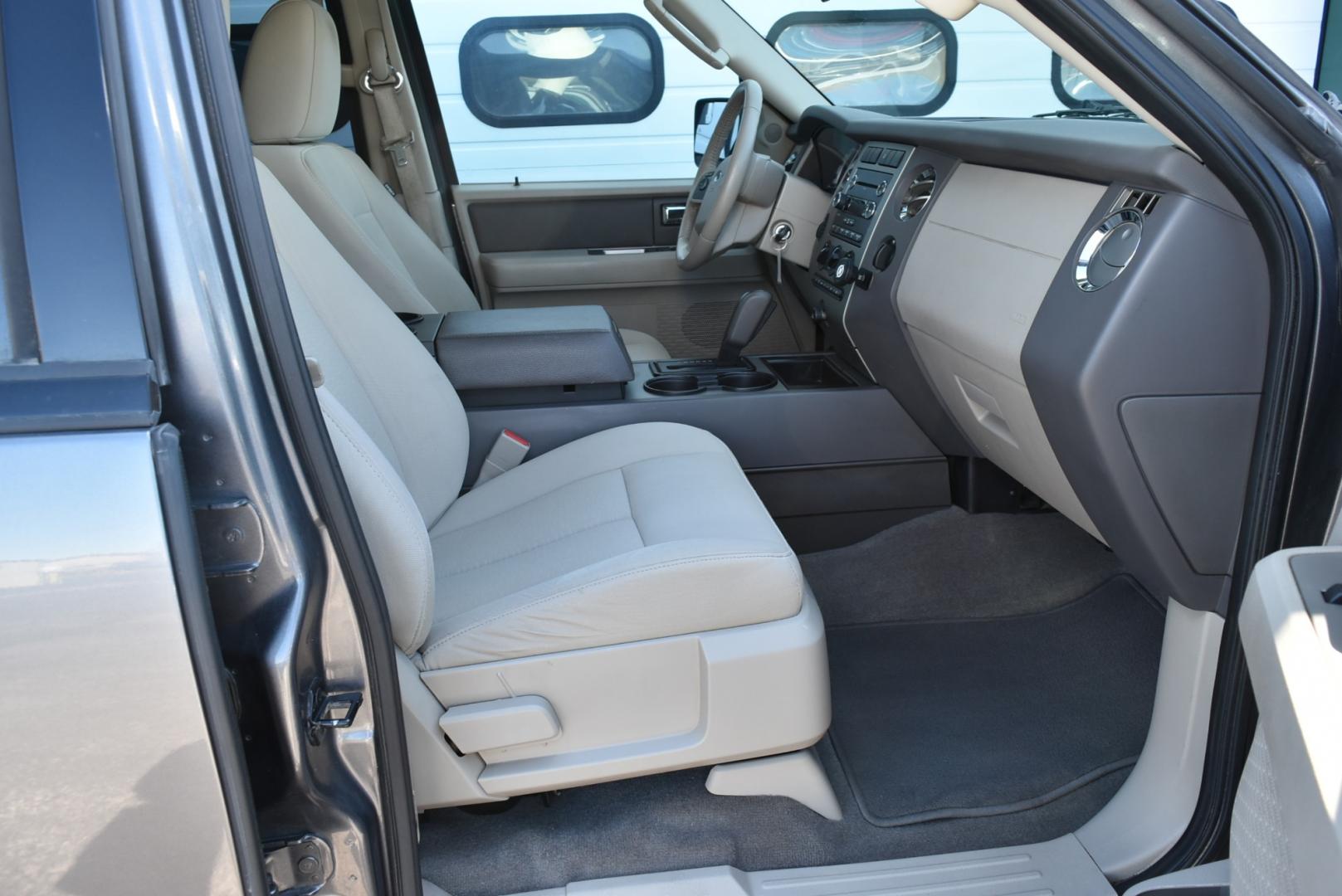 2014 Gray /Beige Ford Expedition XL (1FMJU1G55EE) with an 5.4L V8 engine, 6-Speed Automatic w/ OD transmission, located at 1600 E Hwy 44, Rapid City, SD, 57703, (605) 716-7878, 44.070232, -103.171410 - Photo#9